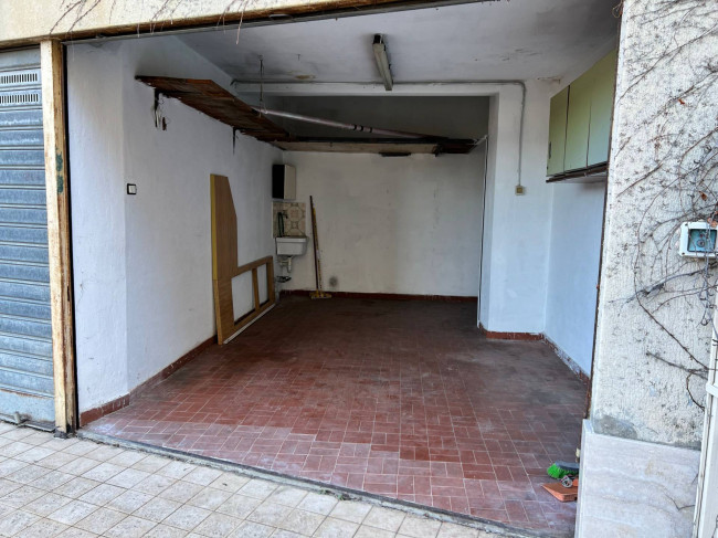 Box o garage in vendita a Savona