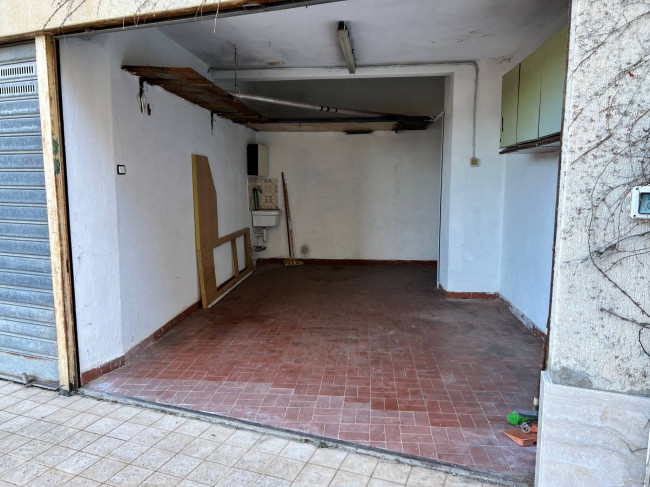 Box o garage in vendita a Savona