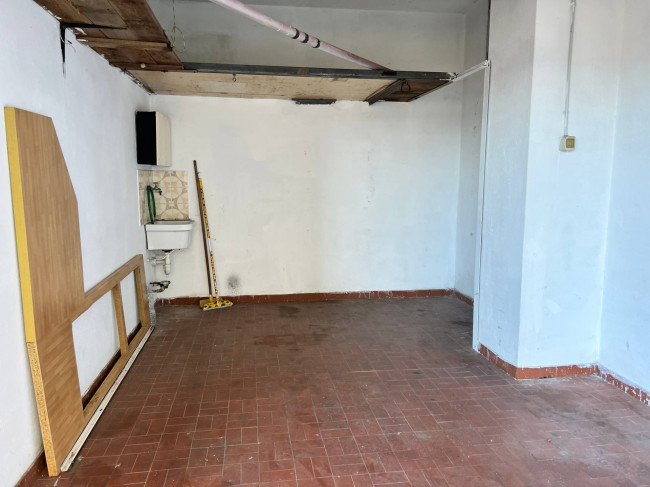 Box o garage in vendita a Savona