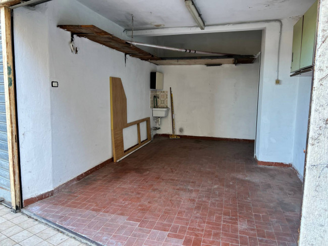 Box o garage in vendita a Savona