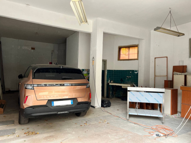 Box o garage in vendita a Savona