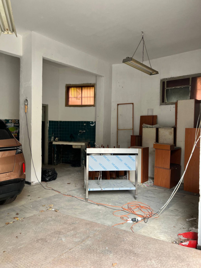 Box o garage in vendita a Savona