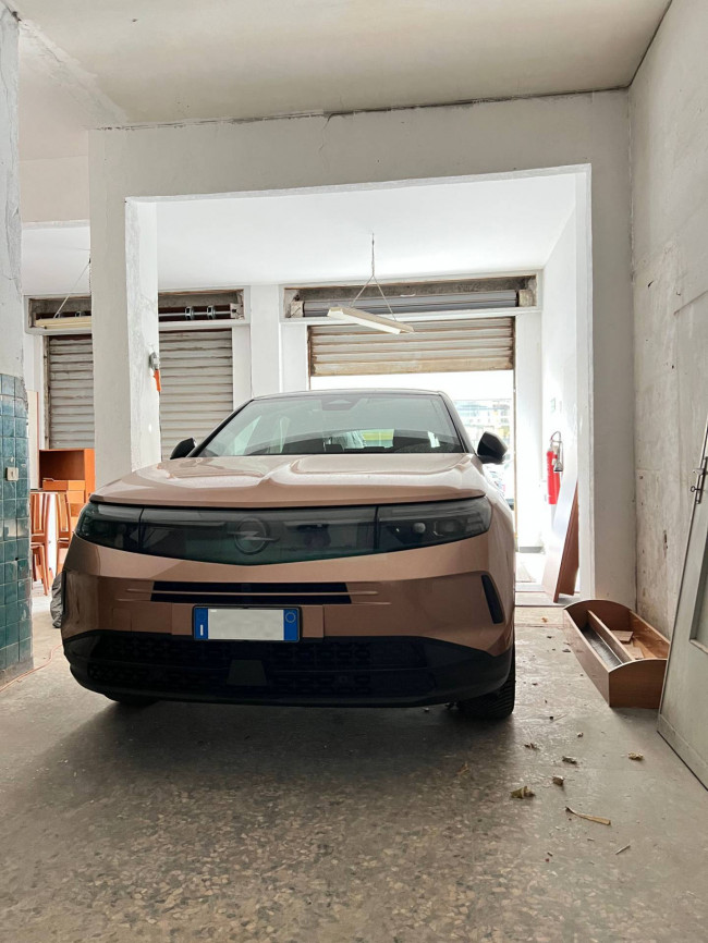 Box o garage in vendita a Savona