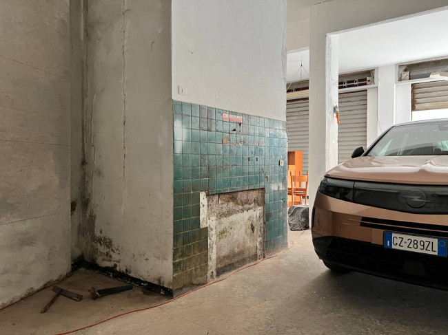 Box o garage in vendita a Savona