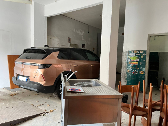 Box o garage in vendita a Savona