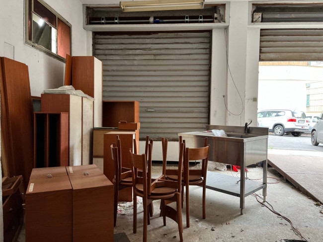 Box o garage in vendita a Savona