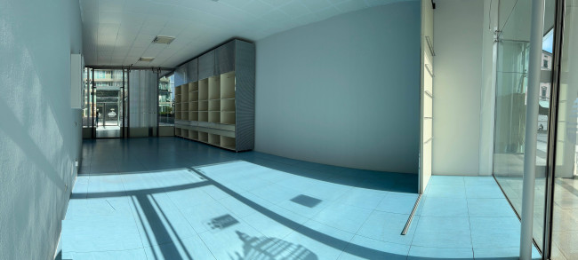 Locale commerciale in vendita a Savona