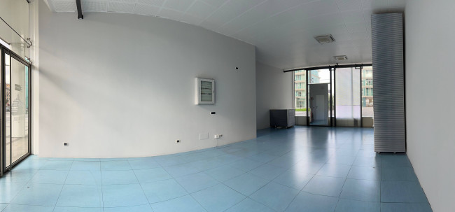 Locale commerciale in vendita a Savona
