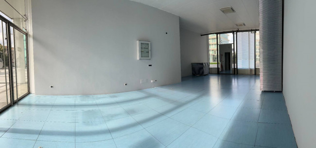 Locale commerciale in vendita a Savona