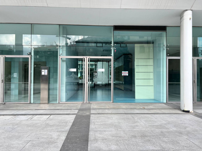 Locale commerciale in vendita a Savona