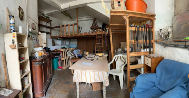 Magazzino in vendita a Savona