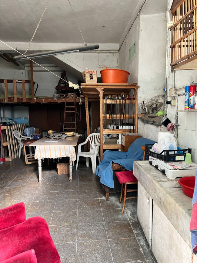 Magazzino in vendita a Savona