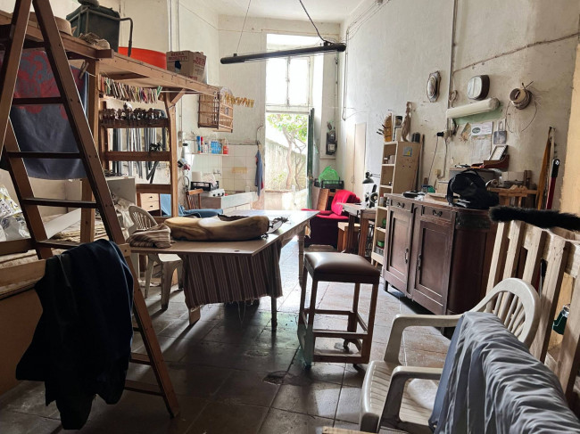 Magazzino in vendita a Savona