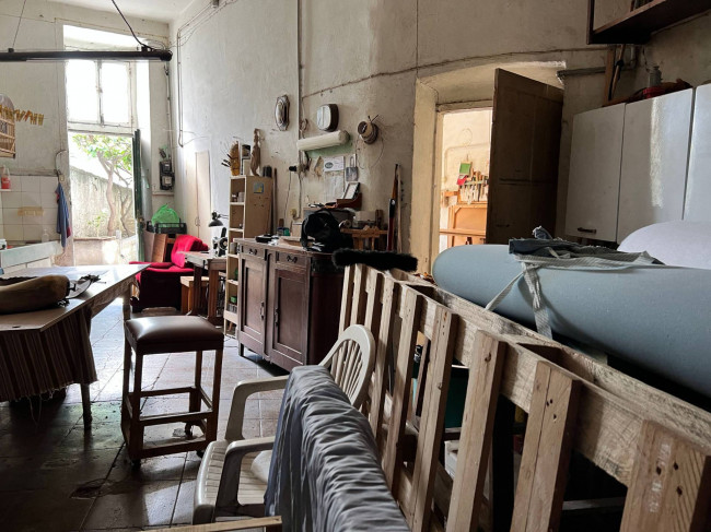 Magazzino in vendita a Savona