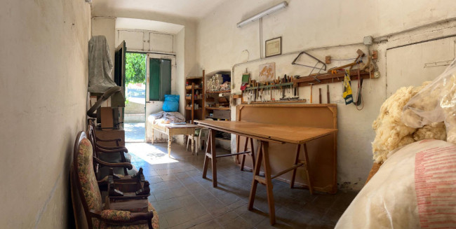 Magazzino in vendita a Savona
