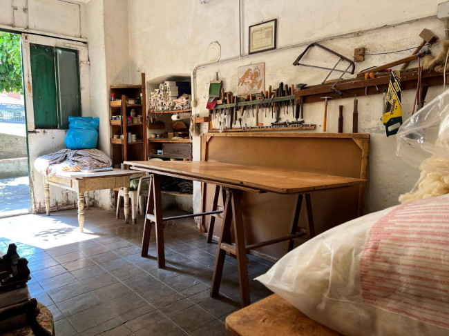 Magazzino in vendita a Savona