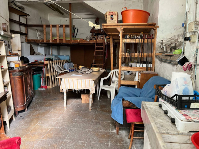Magazzino in vendita a Savona