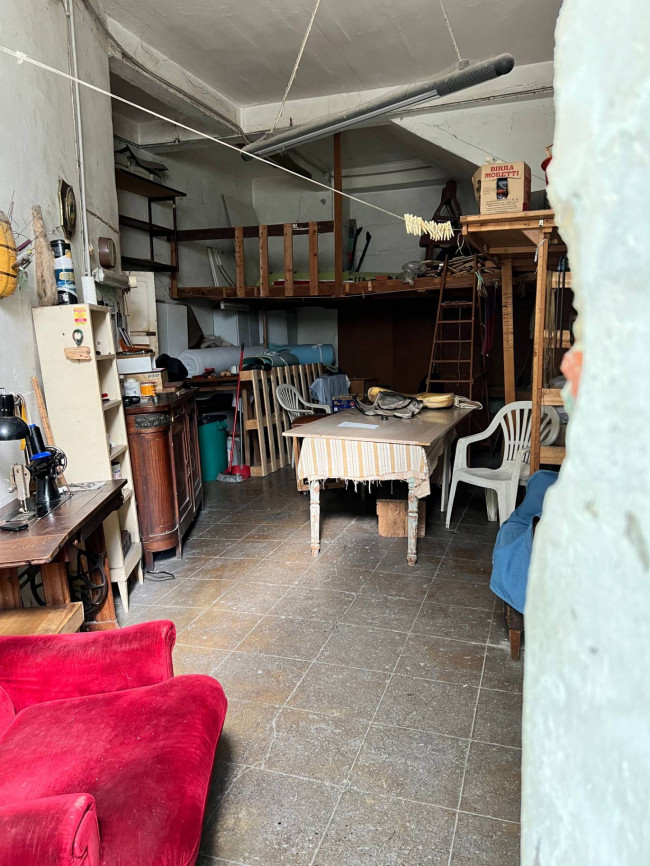 Magazzino in vendita a Savona