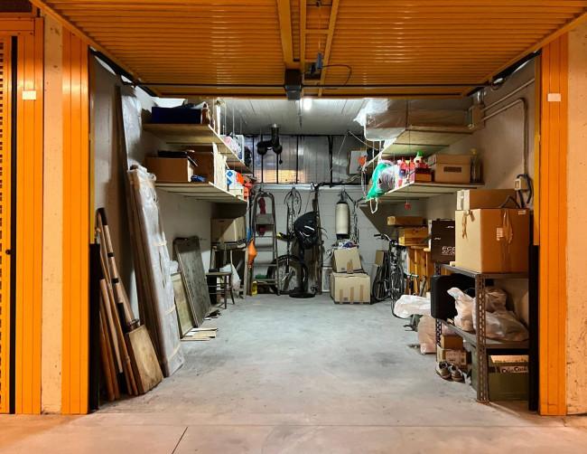 Box o garage in vendita a Savona