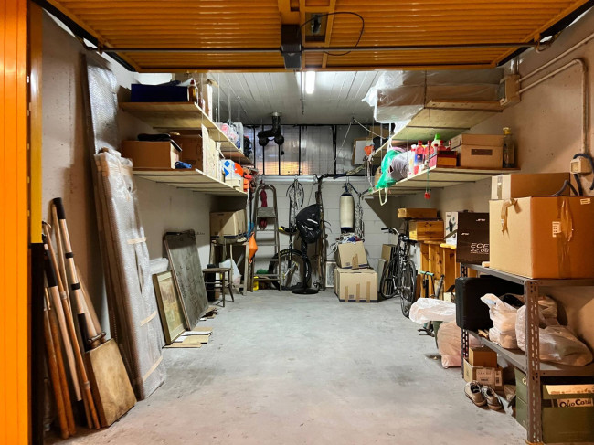 Box o garage in vendita a Savona