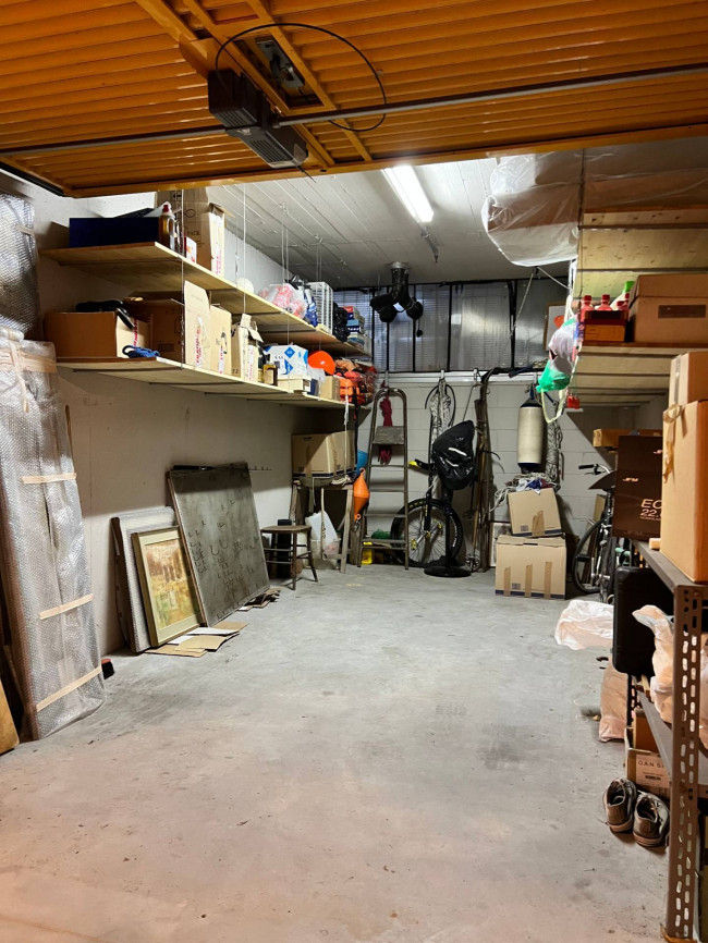 Box o garage in vendita a Savona