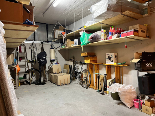 Box o garage in vendita a Savona