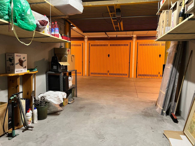 Box o garage in vendita a Savona