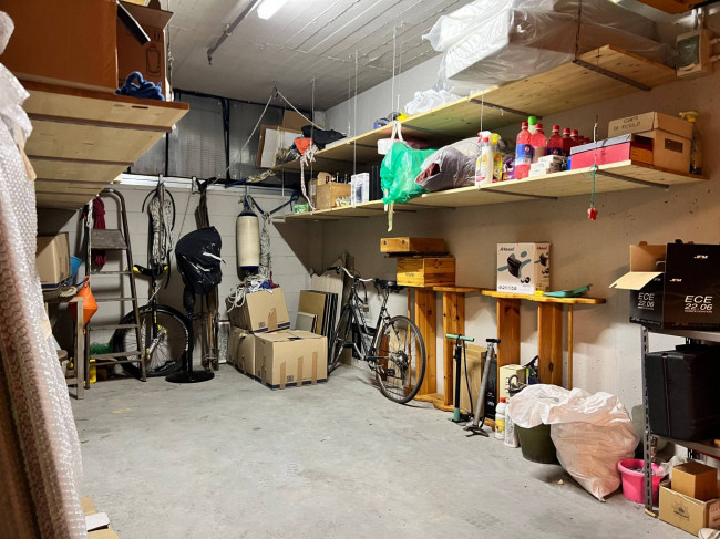 Box o garage in vendita a Savona