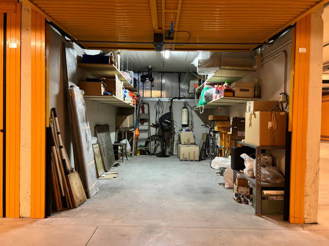 Box o garage in vendita a Savona