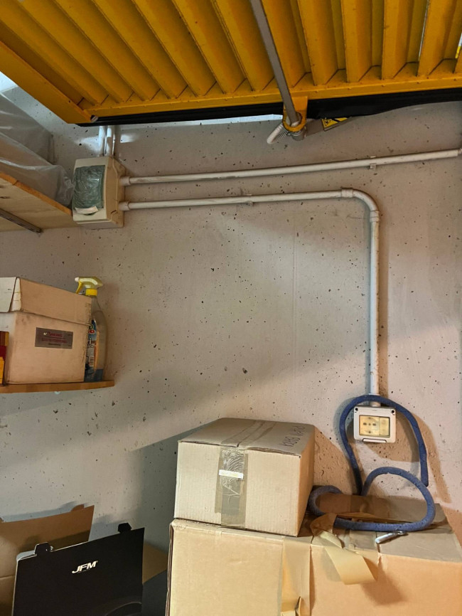 Box o garage in vendita a Savona