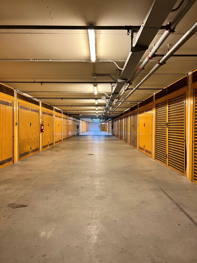 Box o garage in vendita a Savona