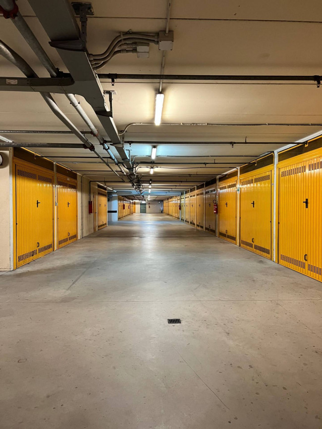 Box o garage in vendita a Savona