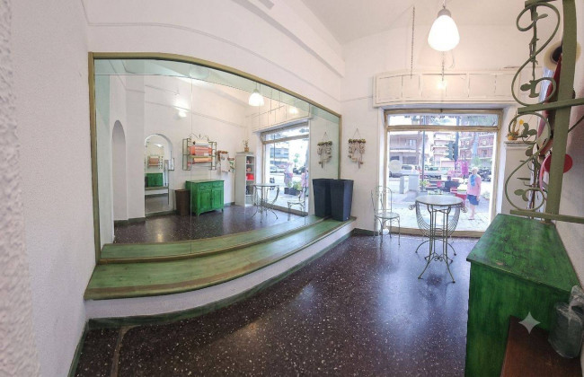 Locale commerciale in vendita a Savona
