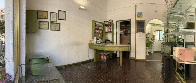 Locale commerciale in vendita a Savona