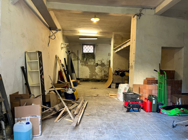 Magazzino in vendita a Savona