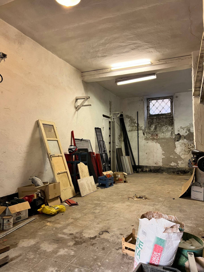 Magazzino in vendita a Savona