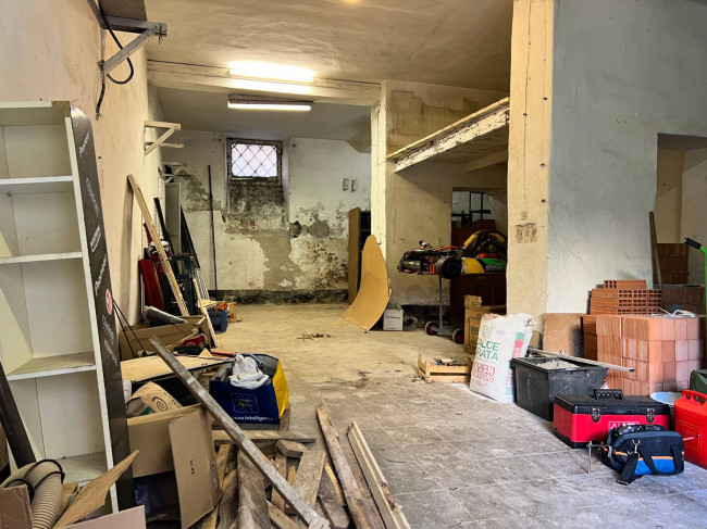 Magazzino in vendita a Savona