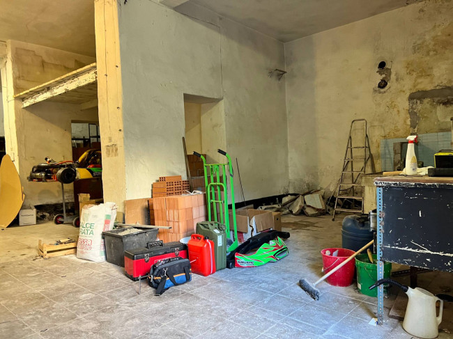 Magazzino in vendita a Savona