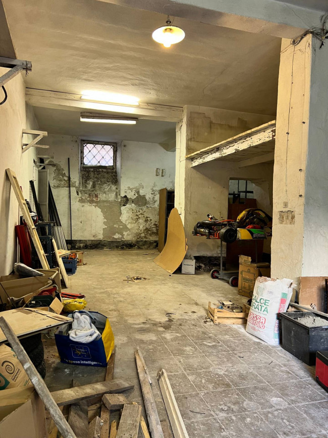 Magazzino in vendita a Savona