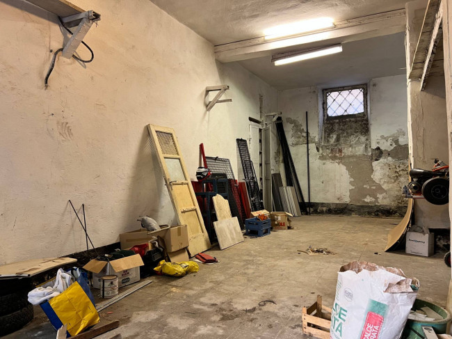 Magazzino in vendita a Savona