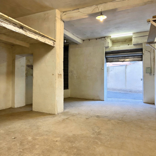 Magazzino in vendita a Savona