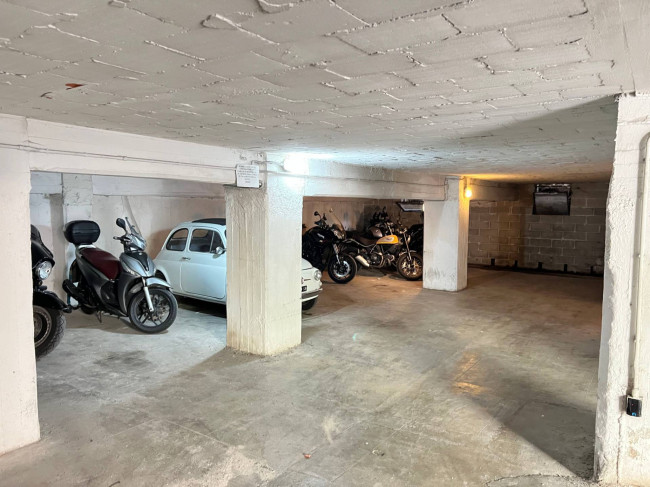 Box o garage in vendita a Savona
