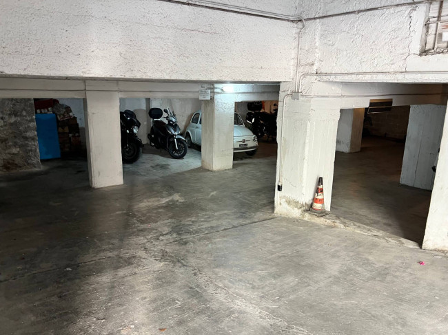 Box o garage in vendita a Savona