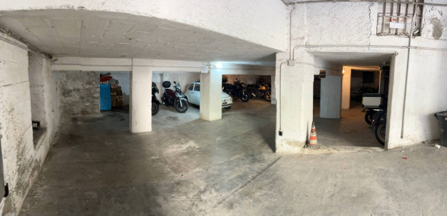 Box o garage in vendita a Savona