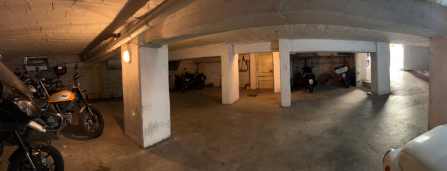 Box o garage in vendita a Savona