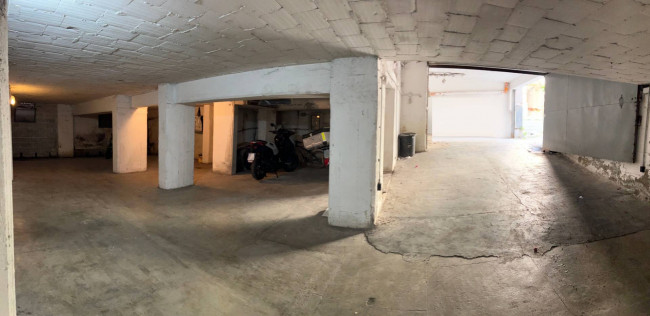 Box o garage in vendita a Savona