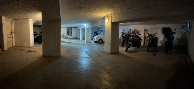 Box o garage in vendita a Savona