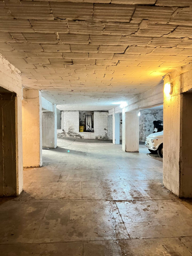 Box o garage in vendita a Savona