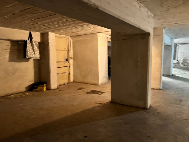 Box o garage in vendita a Savona