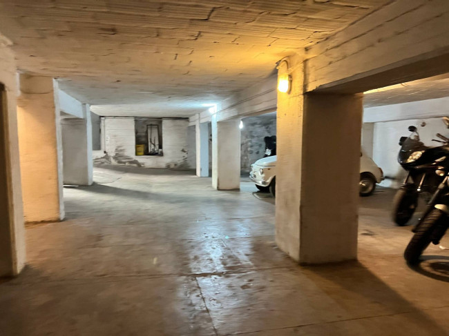 Box o garage in vendita a Savona